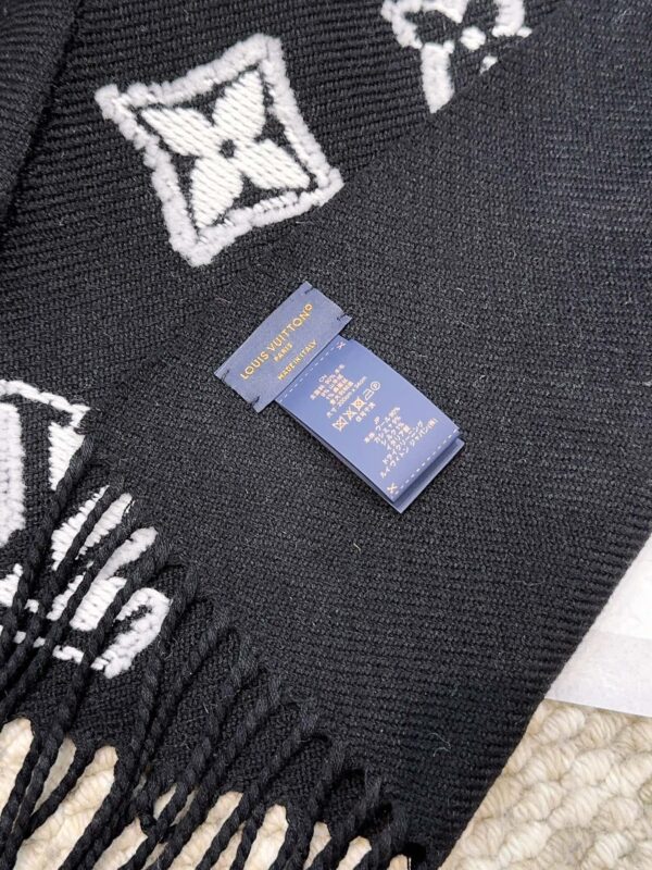 LV3D Scarf